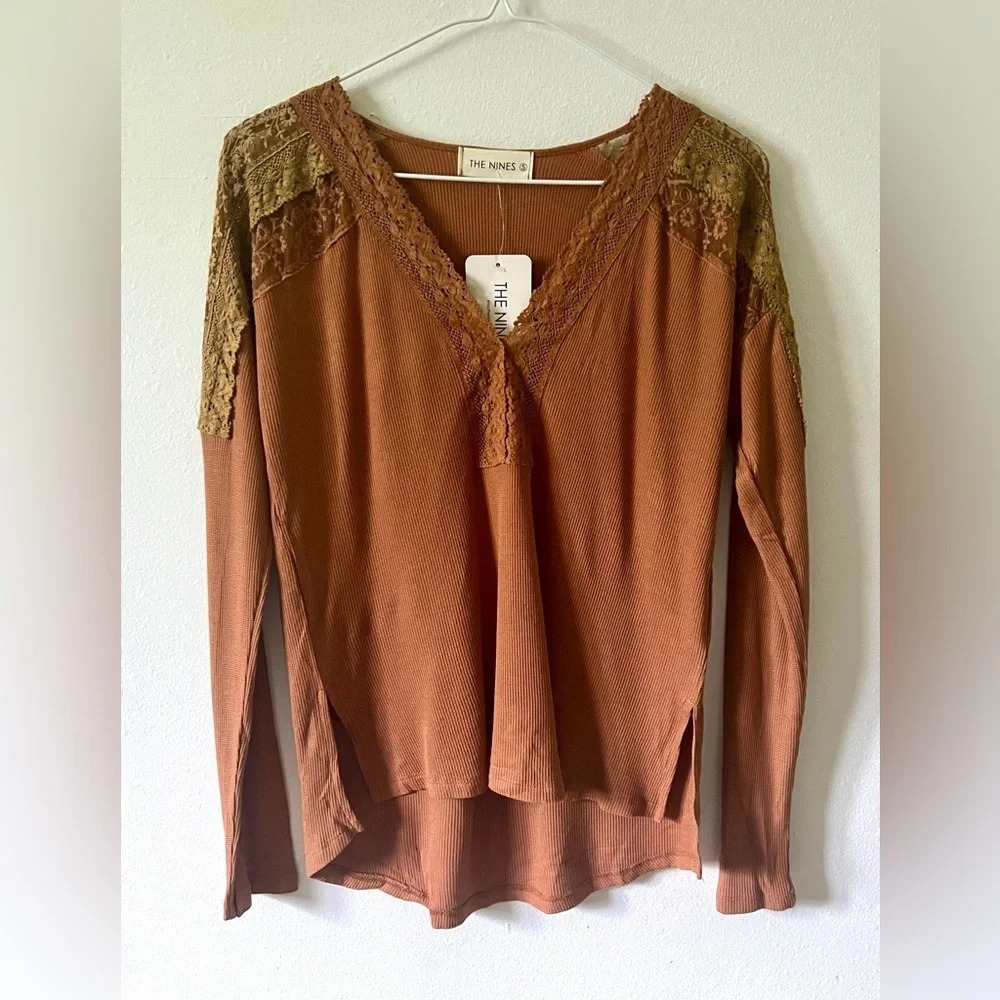 The Nines NWT Lace Detail Burnt Orange Top - Size S - Picture 2 of 3